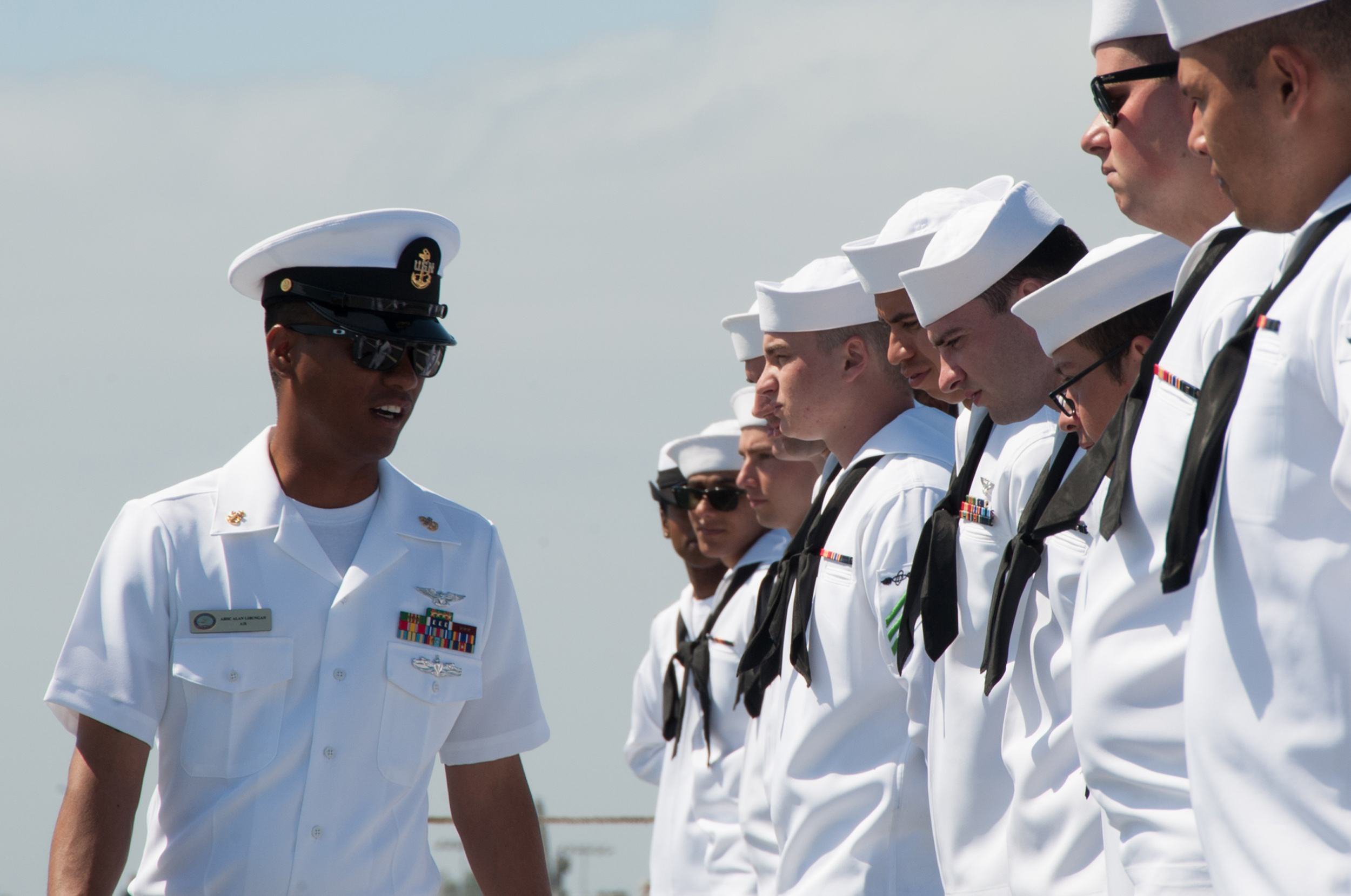 罗斯福号危急时刻，英雄舰长挺身而出后遭免职