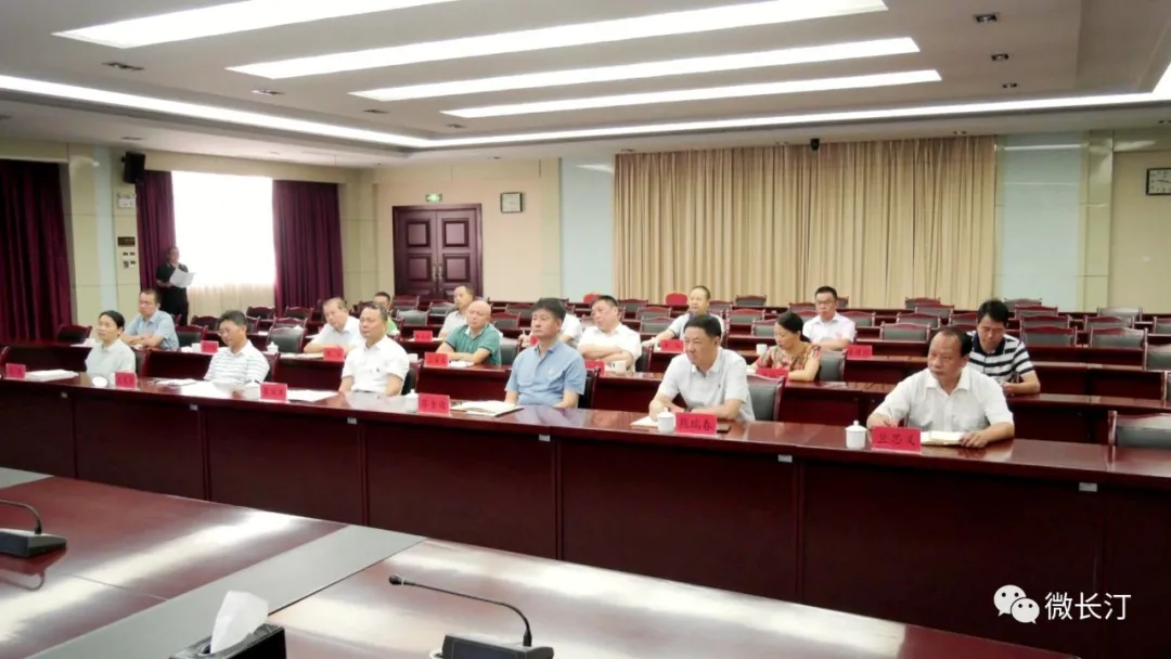 长汀县组织收听收看全市市管干部“学网懂网用网”专题讲座