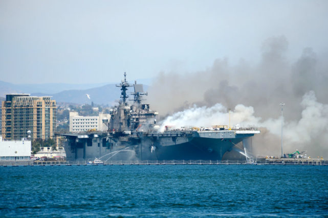 美國海軍又惹事了！ 疑似壓力過大想自殺，美士兵縱火燒毀自家軍艦