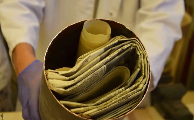 纳粹分子埋下时间胶囊，80多年后被人发现，里面