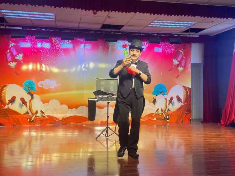 玉泉区公益培训结业汇报演出热闹开演