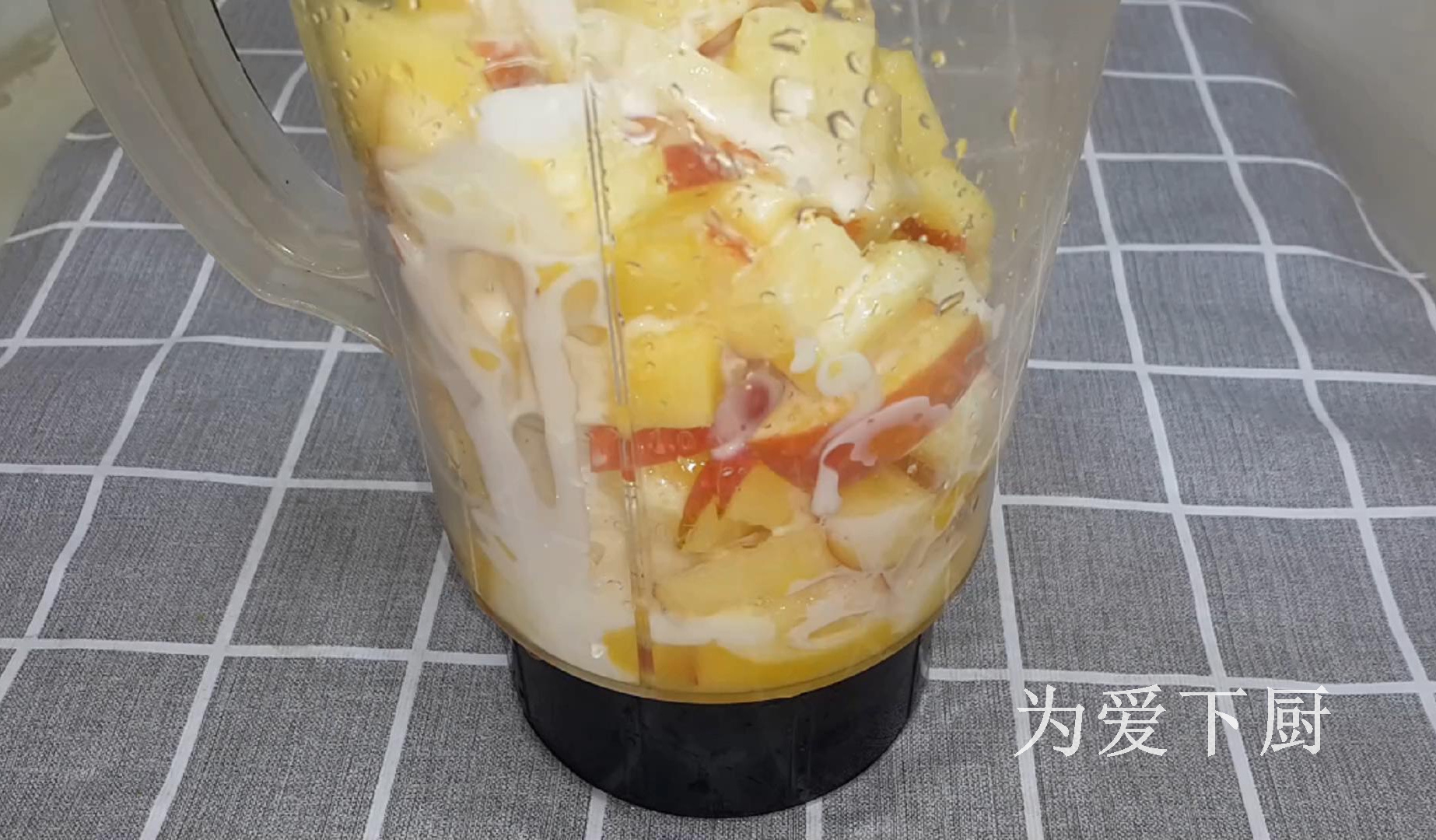 發糕別直接蒸著吃了，加2個蘋果，鬆軟香甜，保證孩子愛吃不挑食