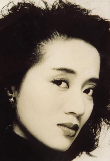 12位不生孩子的香港女星，有人幸福，有人后悔，