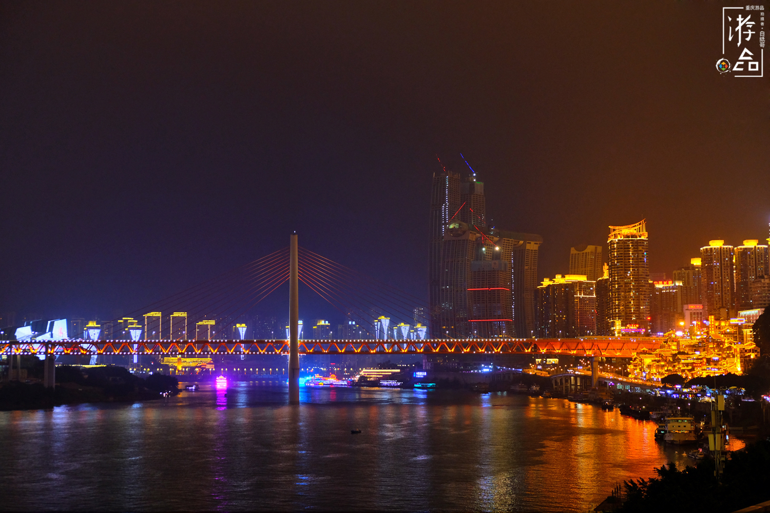 漫游山城：花1个小时体验重庆夜景的魅力，两江游果然名不虚传