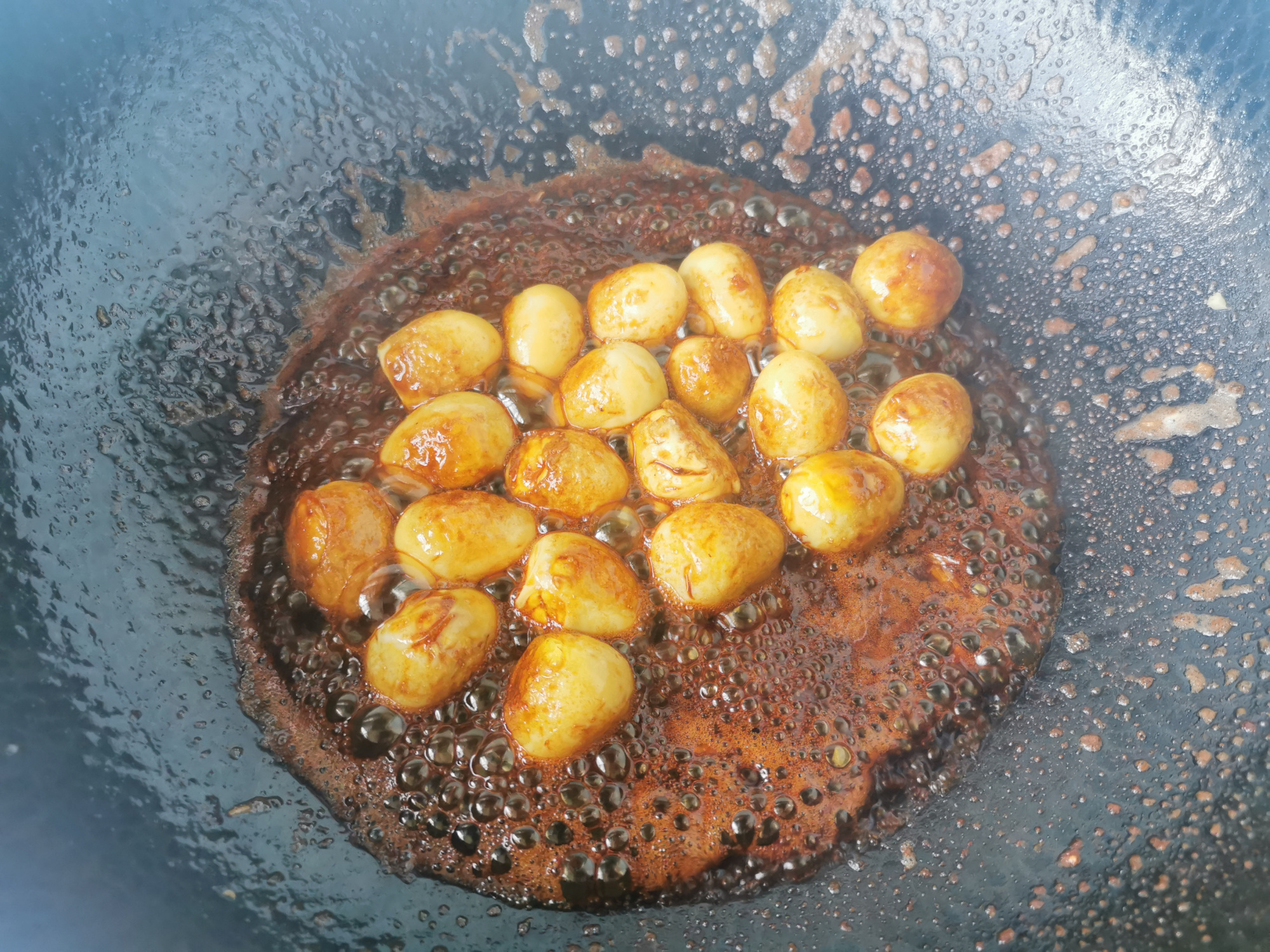 鹌鹑蛋扔进锅里，不加水，不放啤酒，鲜香入味，比鸡蛋更有营养