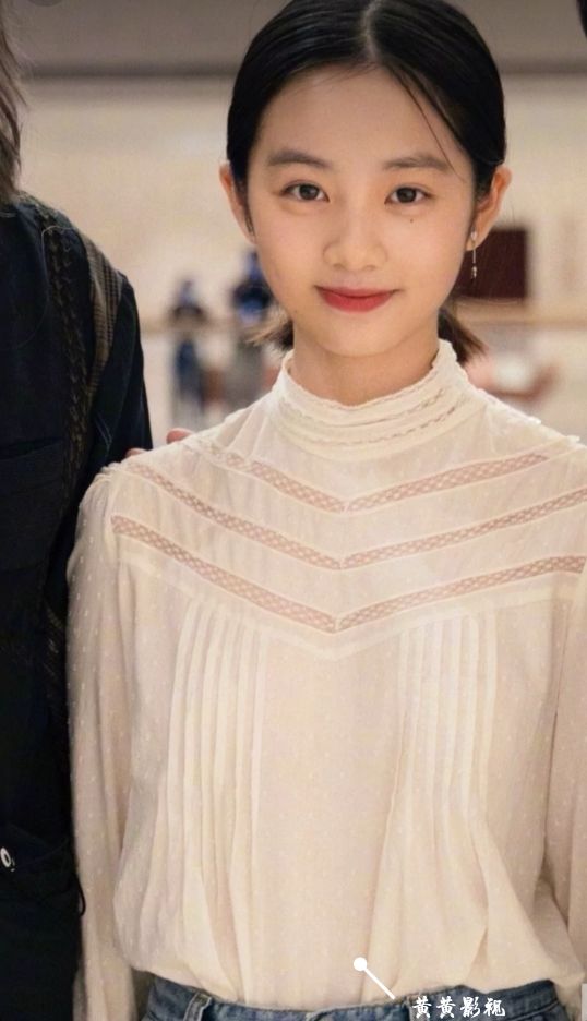14歲的黃多多近照氣質驚艷，黃磊和孫莉的培養也太好了