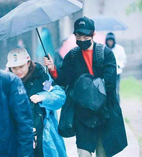 肖战又被综艺节目列入拟邀名单，却遭粉丝反感，原因让人心疼