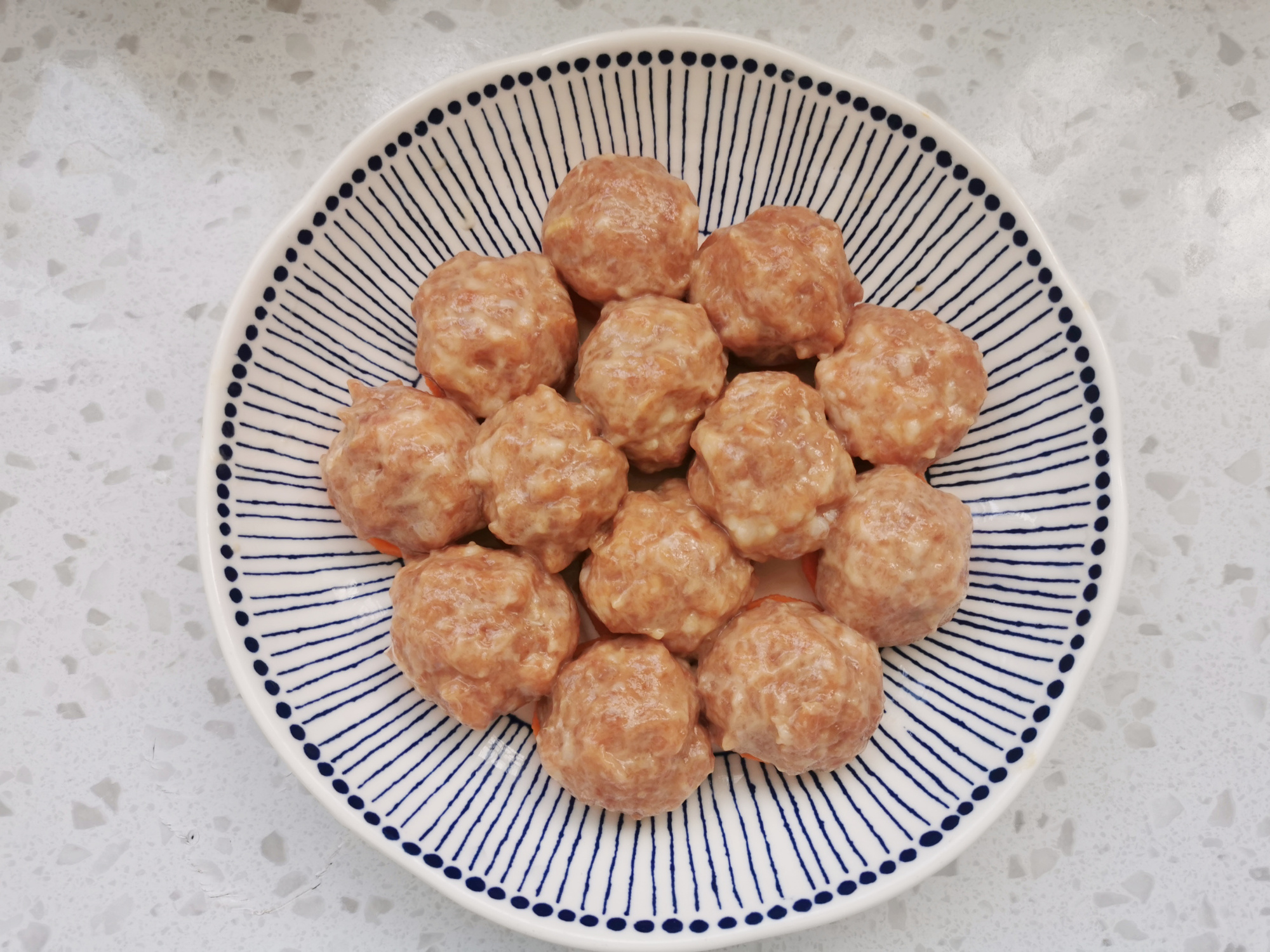 家里有孩子的，试试这道清蒸肉丸，滑嫩Q弹不上火，不油炸更健康