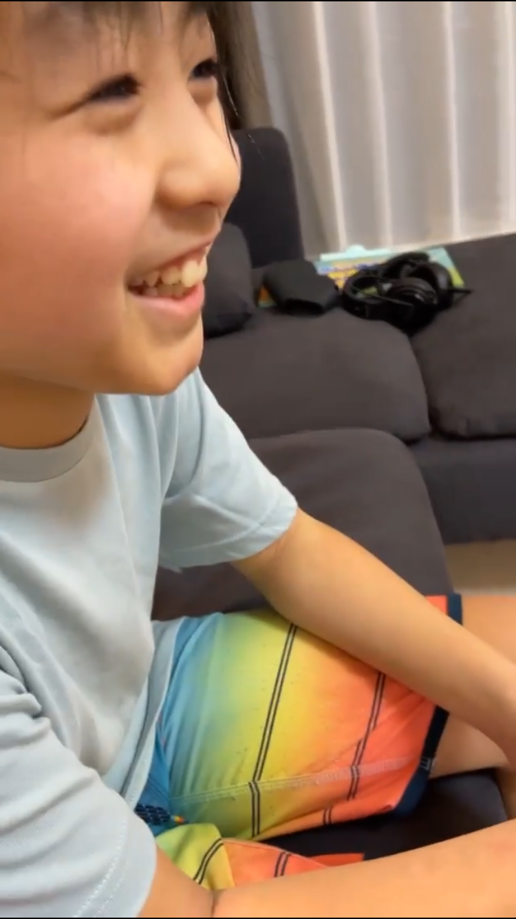 張柏芝曬兒子近況，10歲小Q愈發陽光帥氣，母子互動有愛