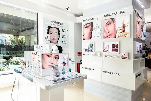 美妆“O+O”双线融合，打破单一消费空间