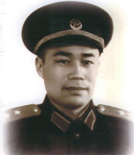 眼看阵地要丢，团长急得直跺脚，危急时刻这个