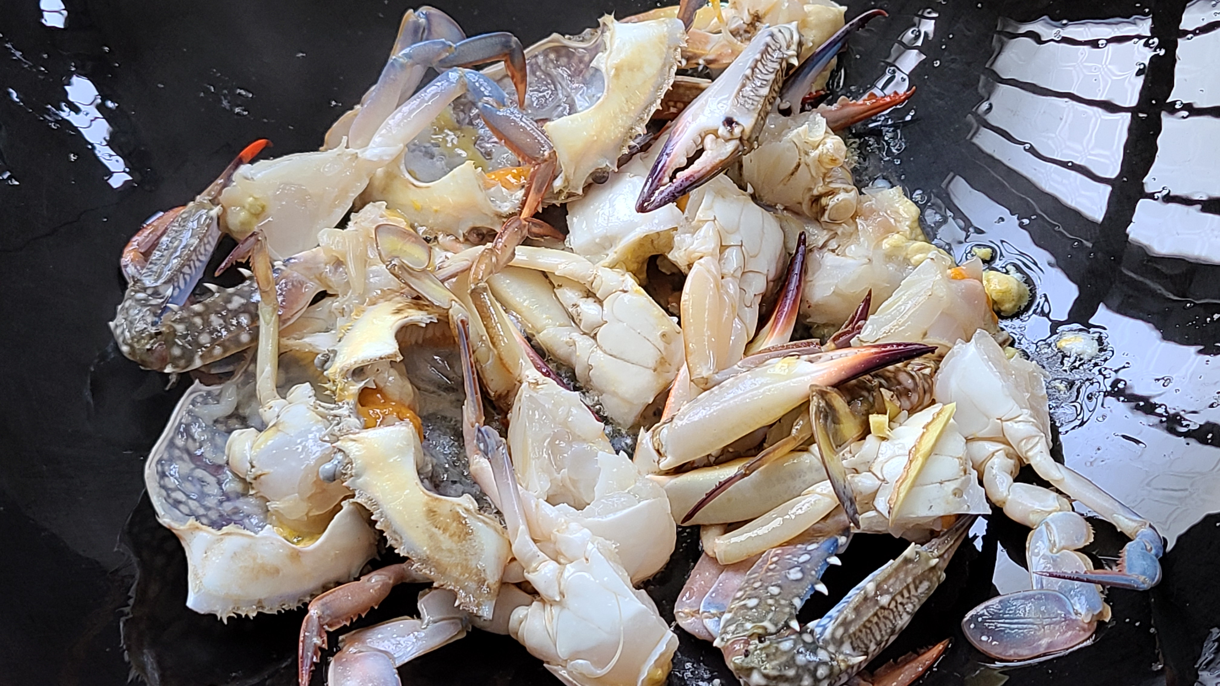 螃蟹燜雞的做法，香味濃郁，好吃下飯，看著肚子都餓了