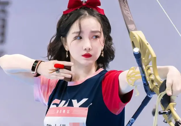 拿孙俪和自己比，陈小纭是想在“黑红”的道路