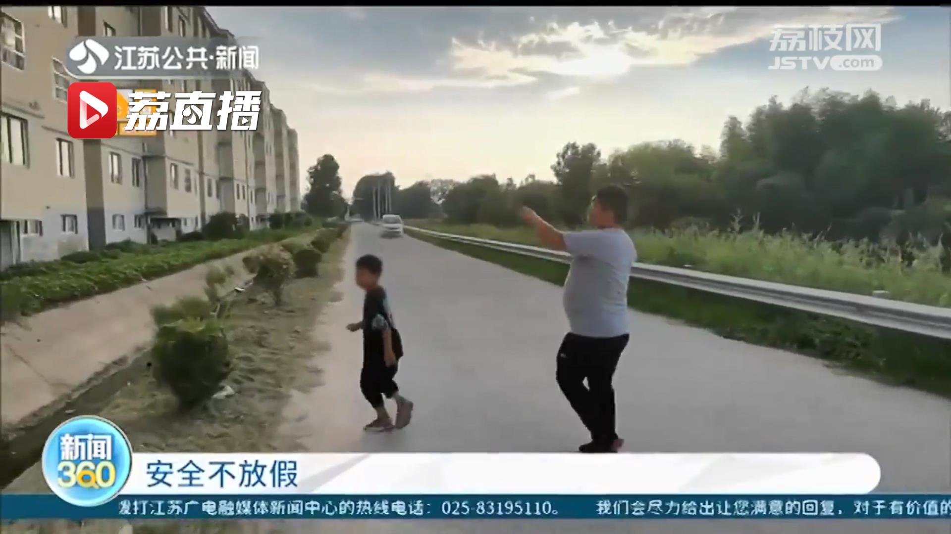 7岁男童被锁家中 五楼坠落奇迹生还