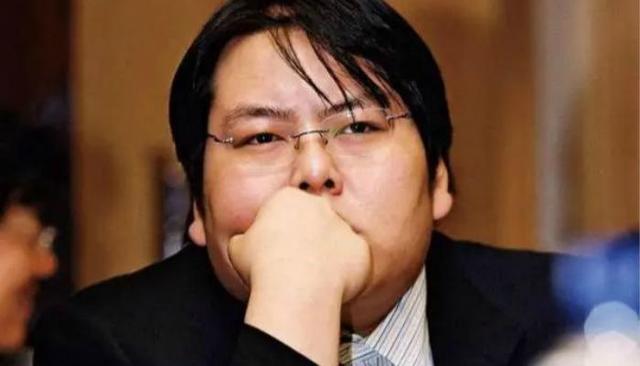 与女明星离婚，至今消失4年，山西前首富为何大