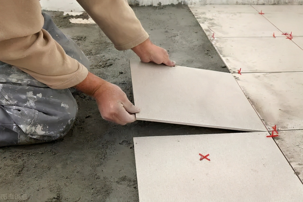 水泥砂浆、瓷砖胶、有什么不同？哪一种材料更适合铺瓷砖？