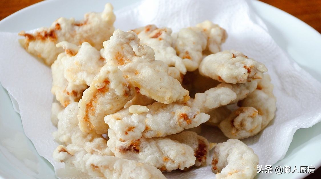 五花肉裹上澱粉糊，加一碗料汁炒，太下飯了，外皮想要更脆有竅門