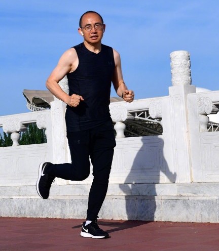 李嘉誠�跑�了，潘石屹也�跑�了？ 曹德旺評價�太鬼精�