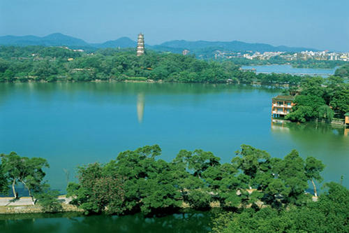 杭州西湖“三潭映月”的传说
