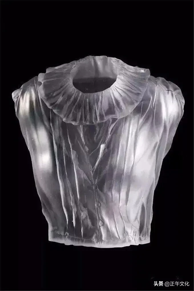盐设计 · 为展现女人最美的时刻,她用500磅玻璃做成婚纱
