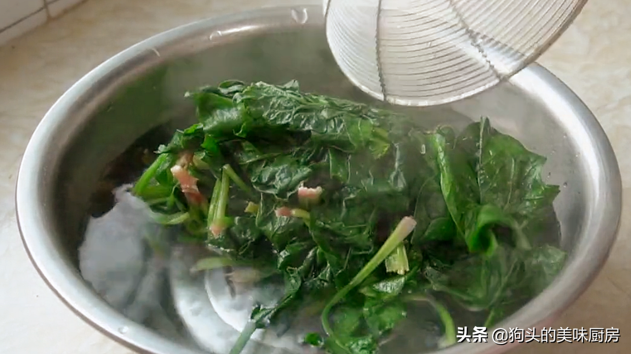 春天多吃菠菜，學會這種做法，孩子隔三差五要吃，上桌就光盤