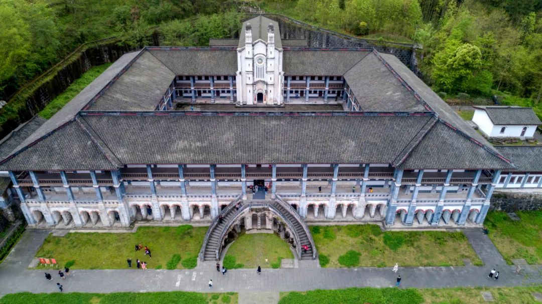 高速15分钟直达，这座城市比成都更安逸，却有