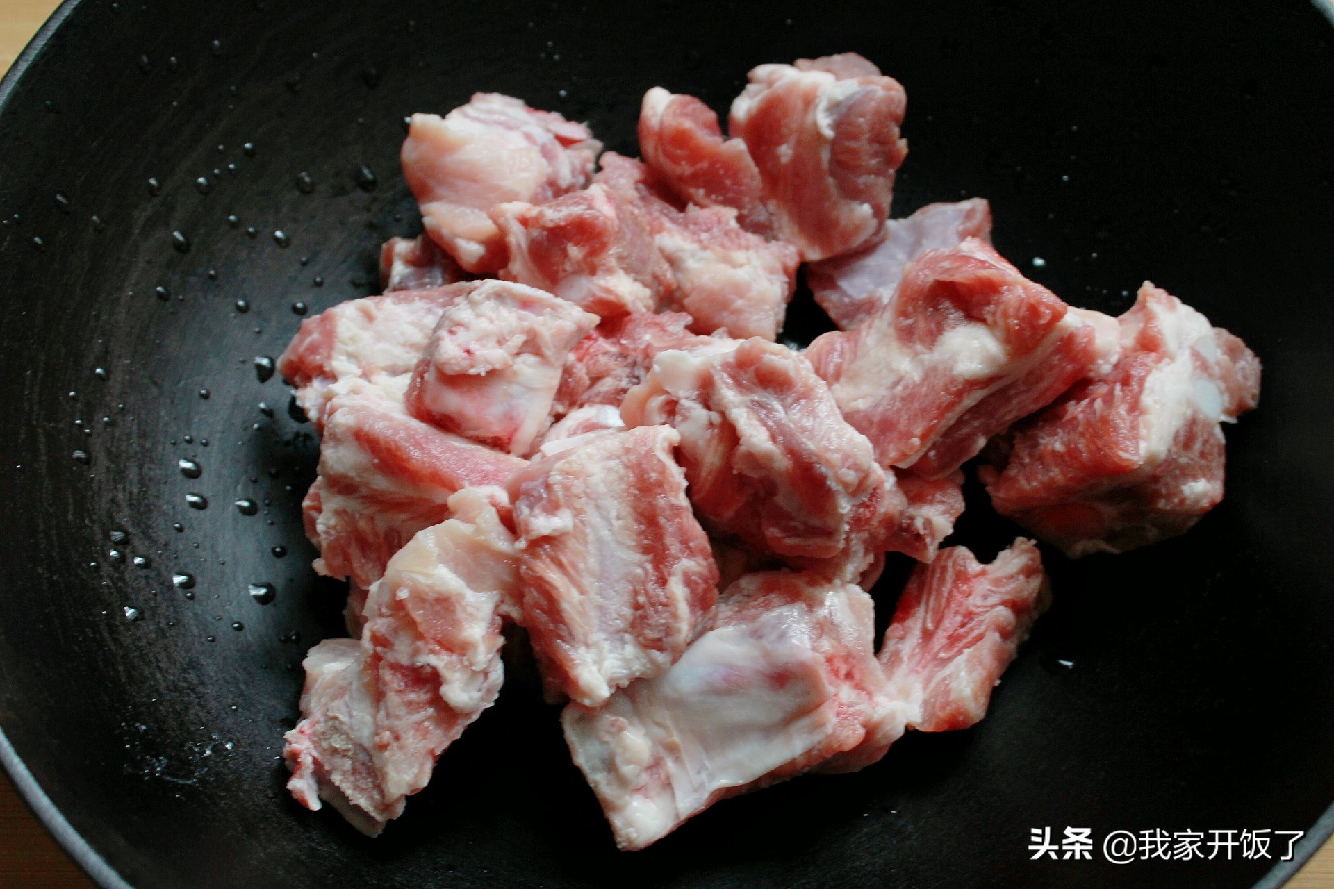 降溫了，排骨湯這樣煲超鮮美，暖心又暖胃，全家都愛喝