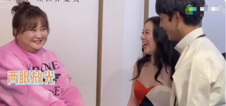 Too do laugh! Ding Zhen said to see Gu Ling's mom mounts hot search, he still basks in a group photo with the other side