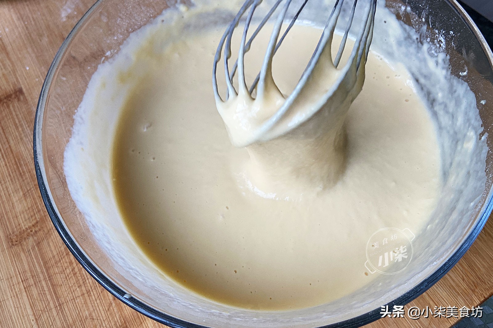 Fat cake lazy recipe, a bowl of flour 3 eggs, chopsticks a stir, soft and not collapse, super delicious