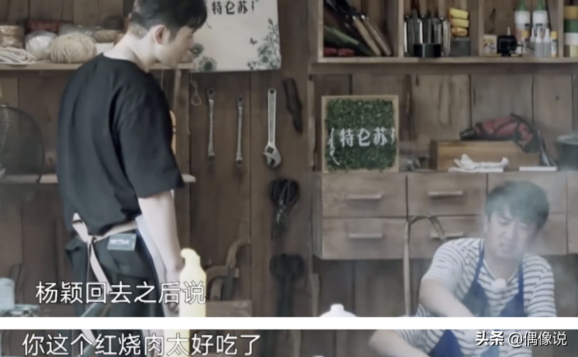 黄晓明深夜晒一桌美食，有baby爱吃的红烧肉，还有儿童餐具，幸福
