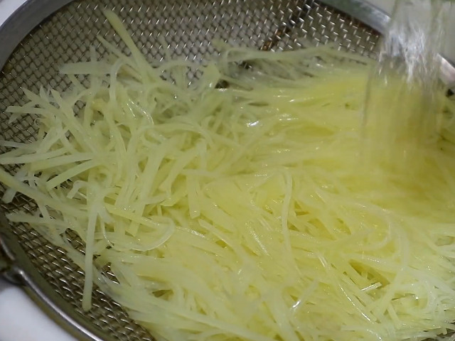 圖片[5]-教你在家做一盤熗拌土豆絲 清脆爽口又下飯 做法簡單一看就會-起舞食譜網
