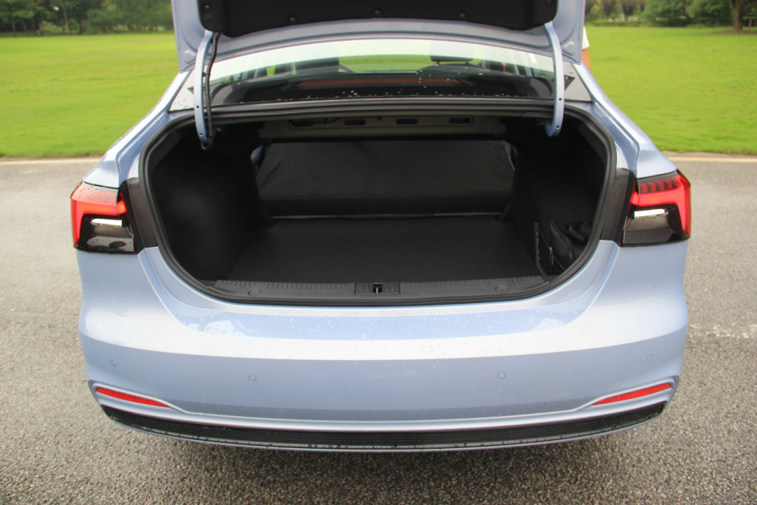 试驾了这款国家级选手，我决定放弃Model 3