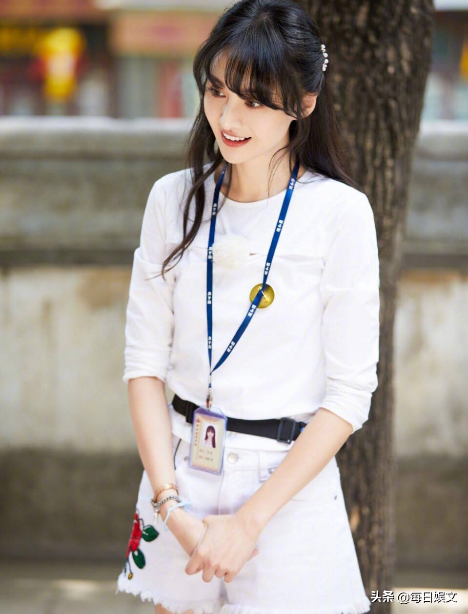 “流量小花”郑爽为杭州失踪女子发声上热搜被