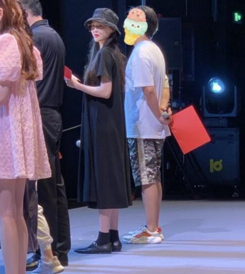 37岁唐嫣晒自拍，小腹平坦破二胎传闻！被罗晋宠爱愈发娇艳