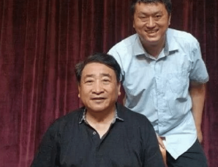 还记得那个被郭德纲淘汰的“相声博士”吗？现