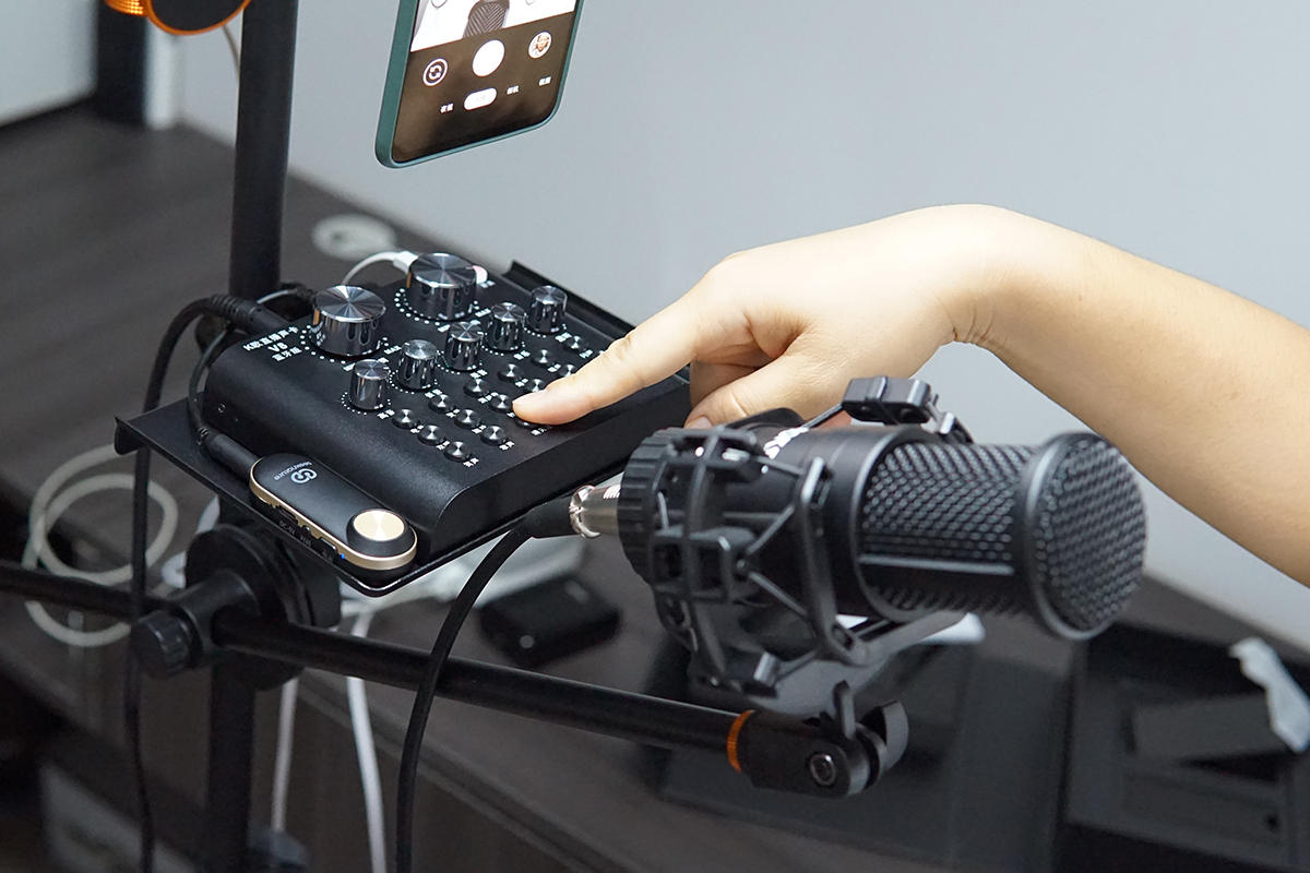 迈出主播的第一步，都是森然WH10监听耳机给的底气