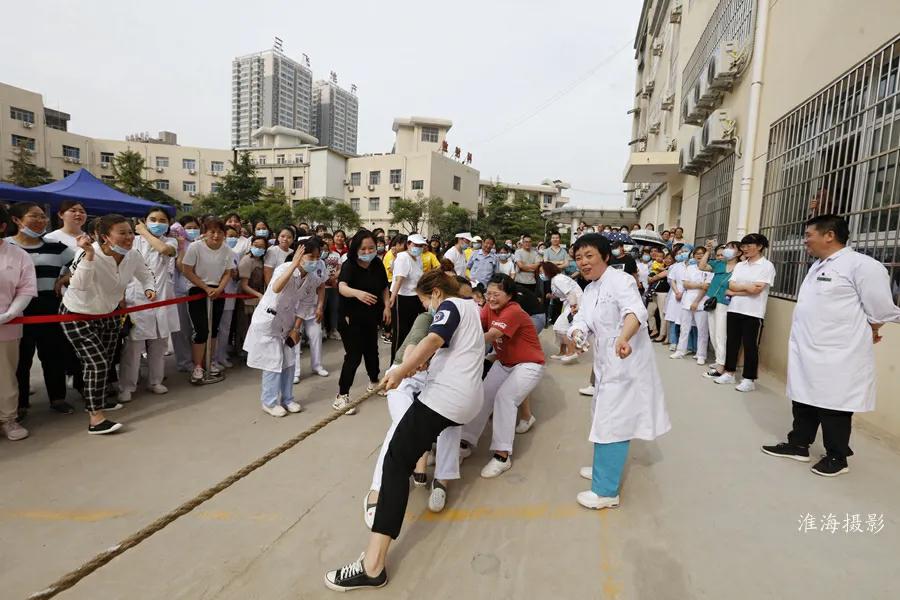 三原县医院庆祝“5.12”国际护士节拔河比赛