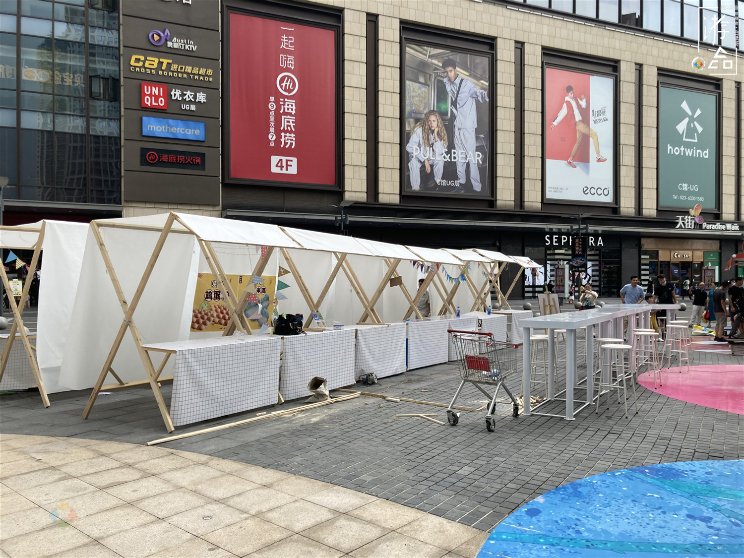 每天营业14个小时，比商场灵活的篷车集市，能否成为重庆主流？