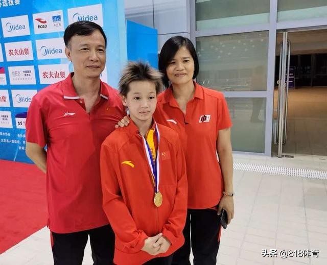 团宠!全红婵进全运村广东队领导牵手怕丢,老父亲何教练一步三回头