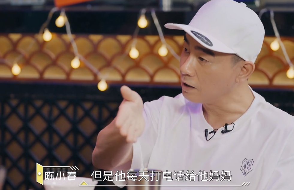 陈小春自嘲被Jasper冷落，小儿子安抚老父亲的醋意，脾气更像自己
