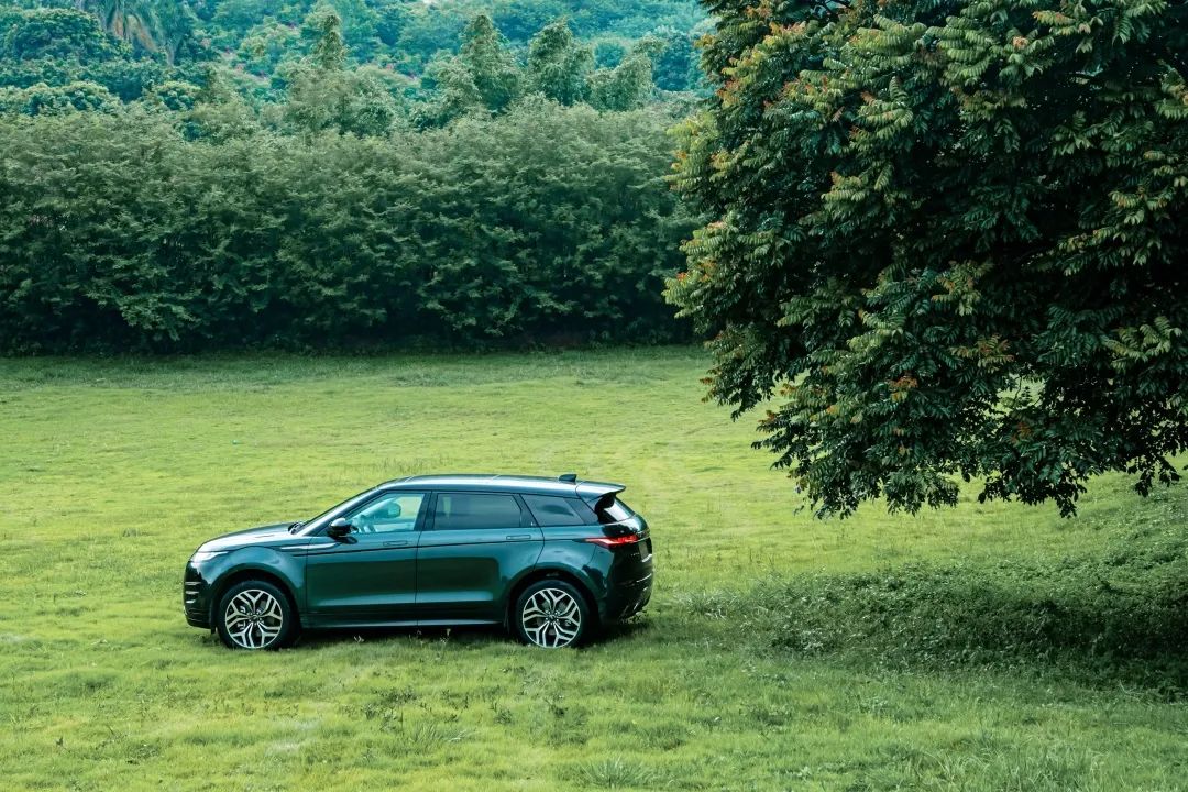 30多万就能买加长轴距的路虎，比GLC、X3、Q5L更有面儿