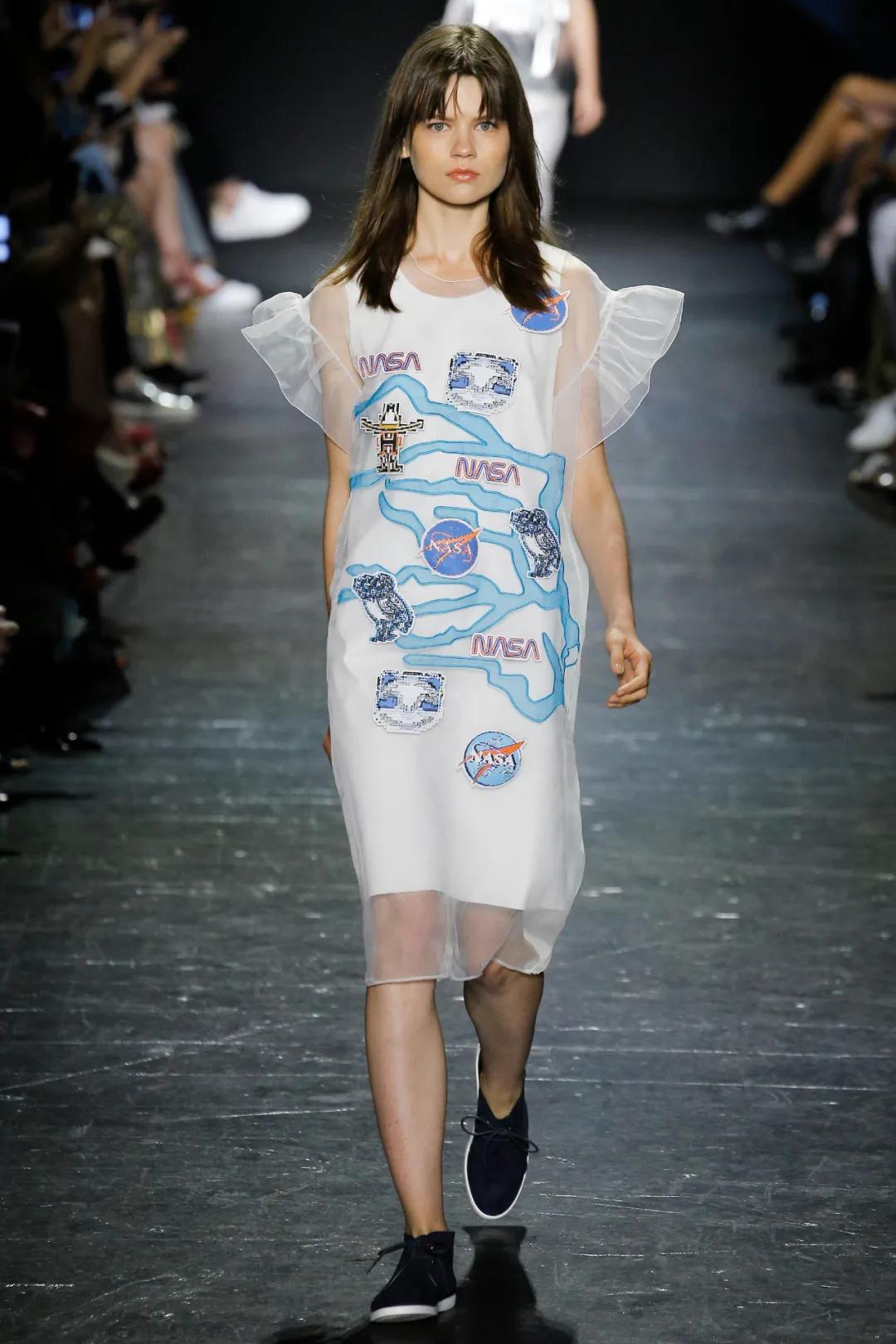 鞏皇、章子怡欽點設計師，全球最美的人之一，還給NASA做衣服