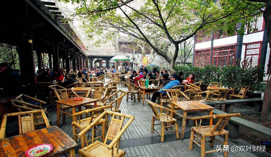 地摊经济复苏，成都一城2月新增10万人就业，说明了什么？