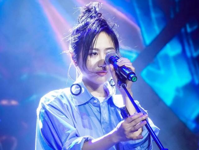 陈粒爆哭惹争议，网友们认为很戏精，她到底哪