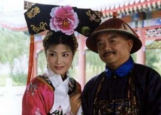 和珅是当初的权臣，为何却只有9个妻子？其实已