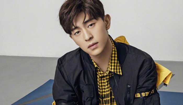 邓伦在走红后抛弃了演戏 ，选择了综艺，现在一