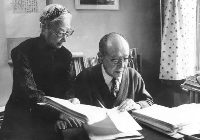 50岁改行，为26个字母研究三年 这位活了112岁的老