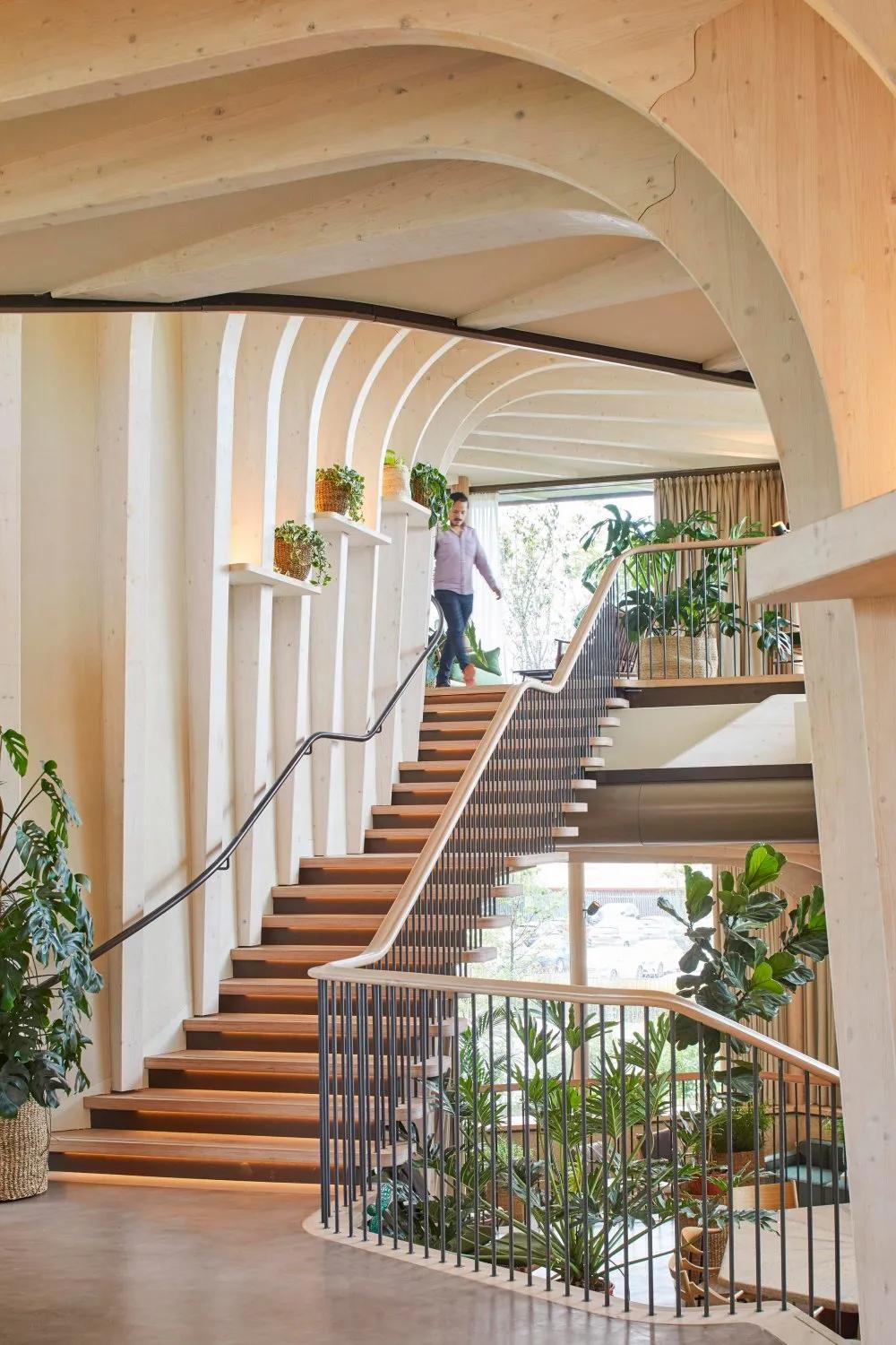 网红建筑沦为"自杀圣地"后被无限期关停