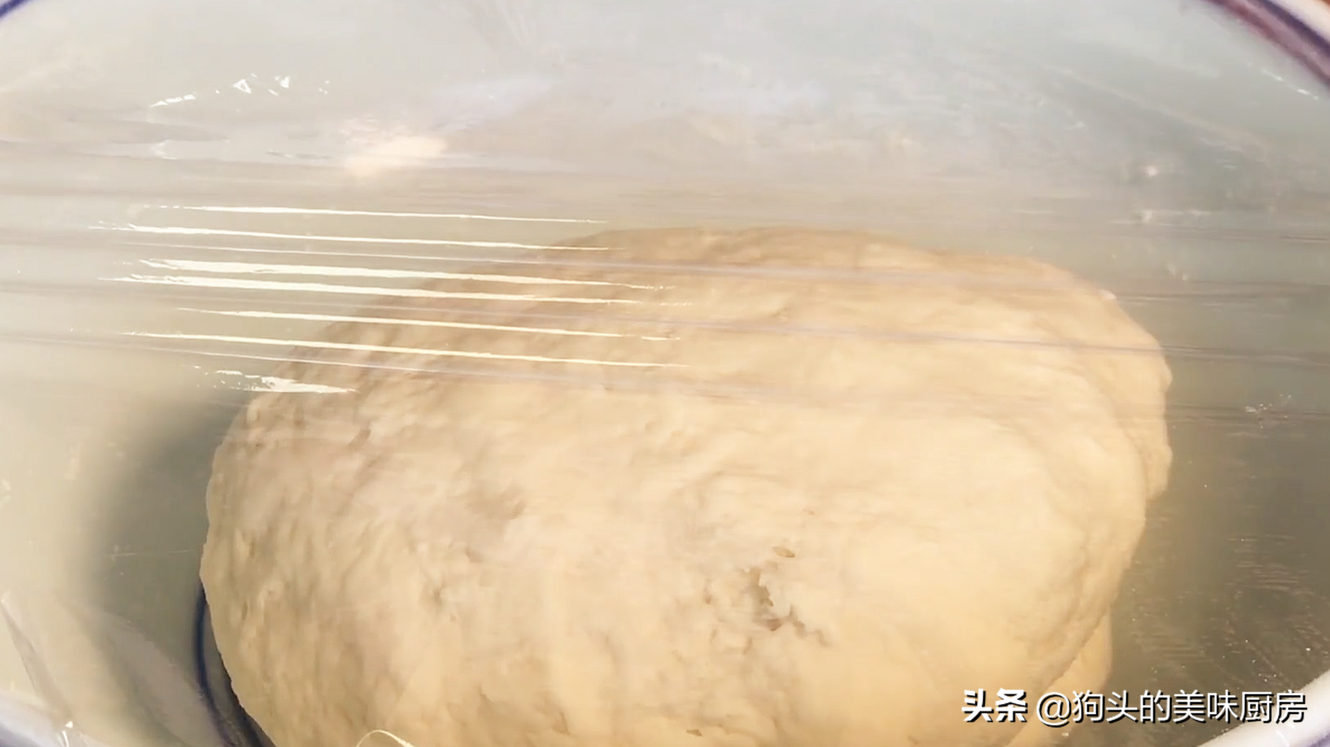 韭菜加豆腐，我家隔三天吃一次，外酥里嫩，飯店都吃不到，太香了