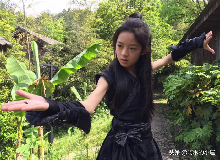 被杨幂力捧的4位女星，前三位已大火，看到05后的她：等你爆红